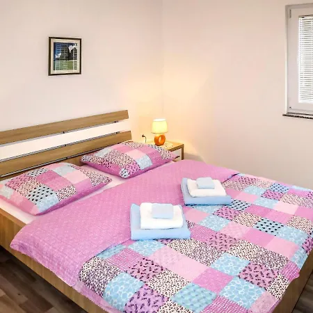 Apartment Maja - Srd422